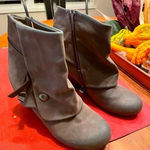 Grey blowfish booties